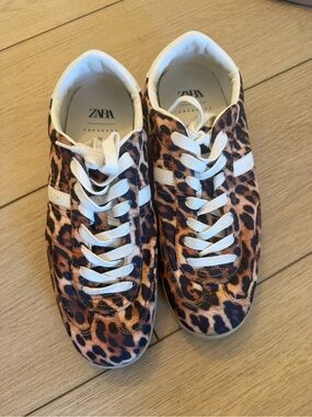 ZARA Woman Leopard Print Lace-Up Sneakers in Brown and Black